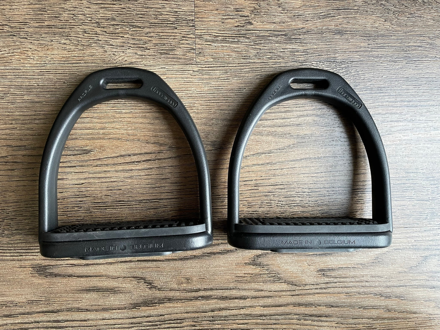 Étriers Compositi Profile 🇧🇪 (noir) 4.75"