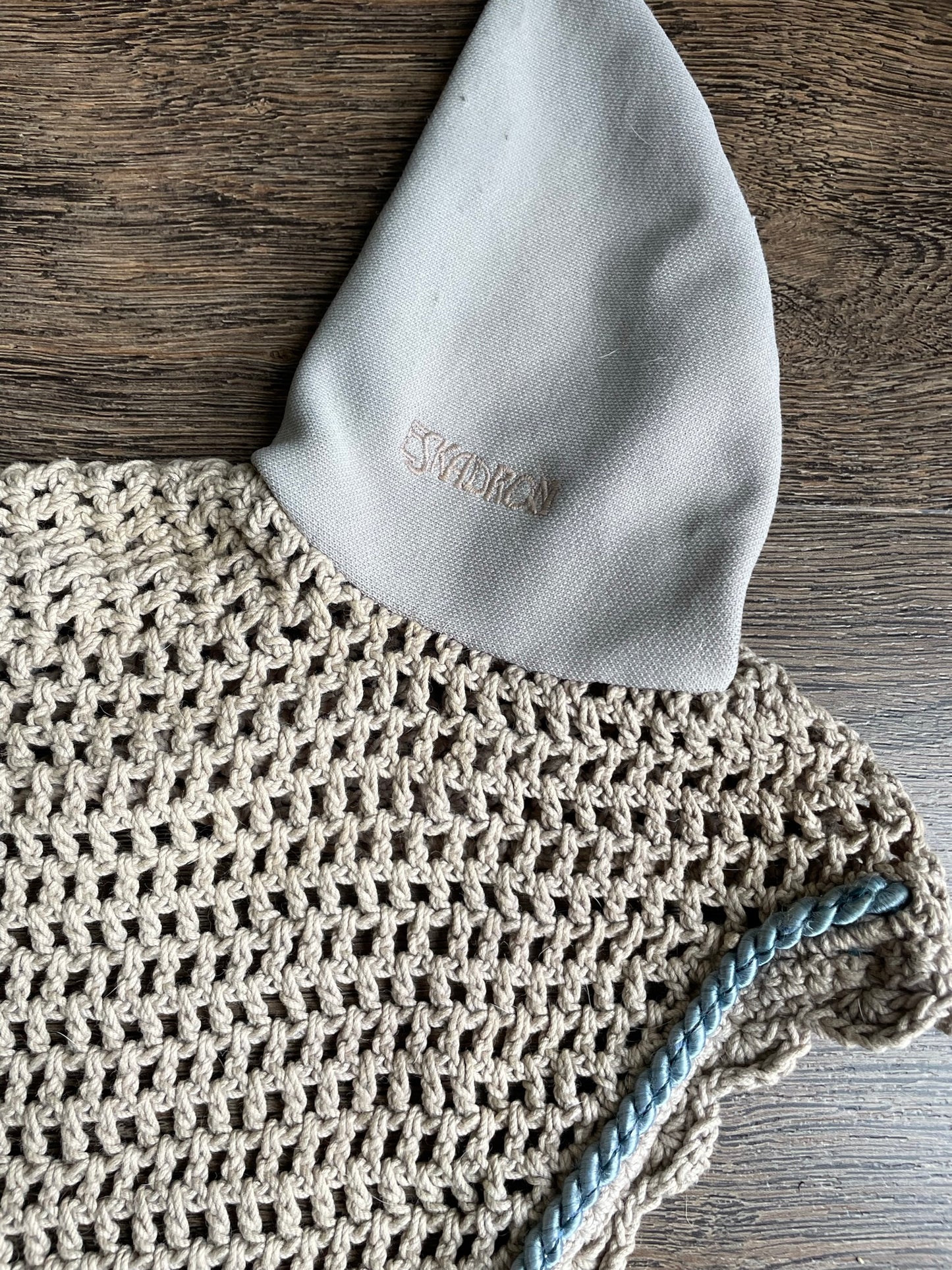 Bonnet gris pâle/ turquoise