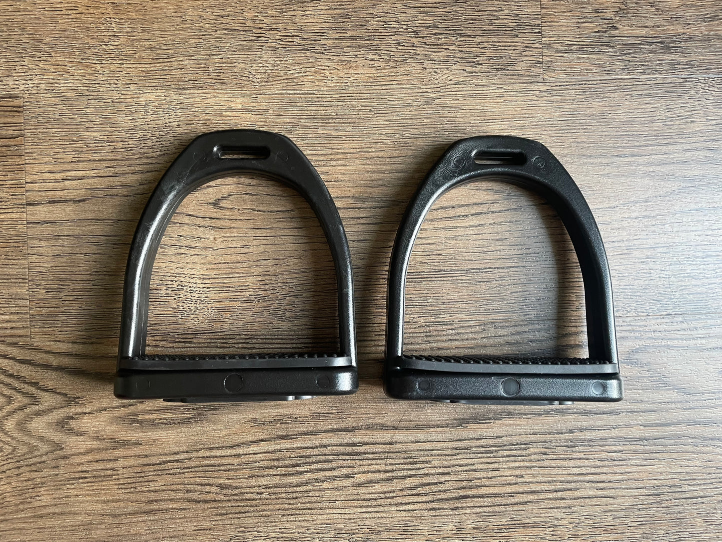 Étriers composite noirs 4.5"