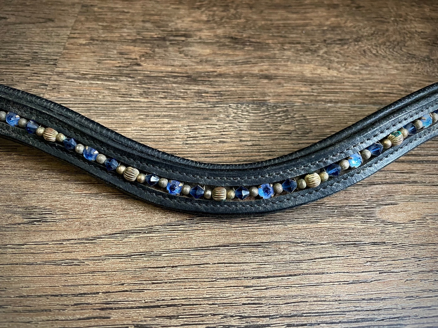 Frontal cuir noir (diamants bleus et or)