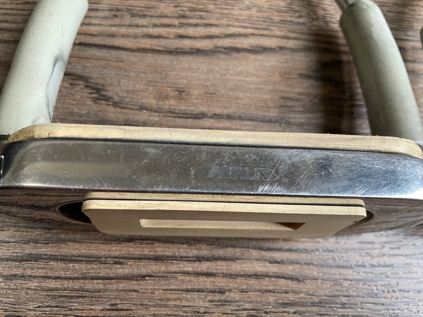 Étriers (branches articulées)