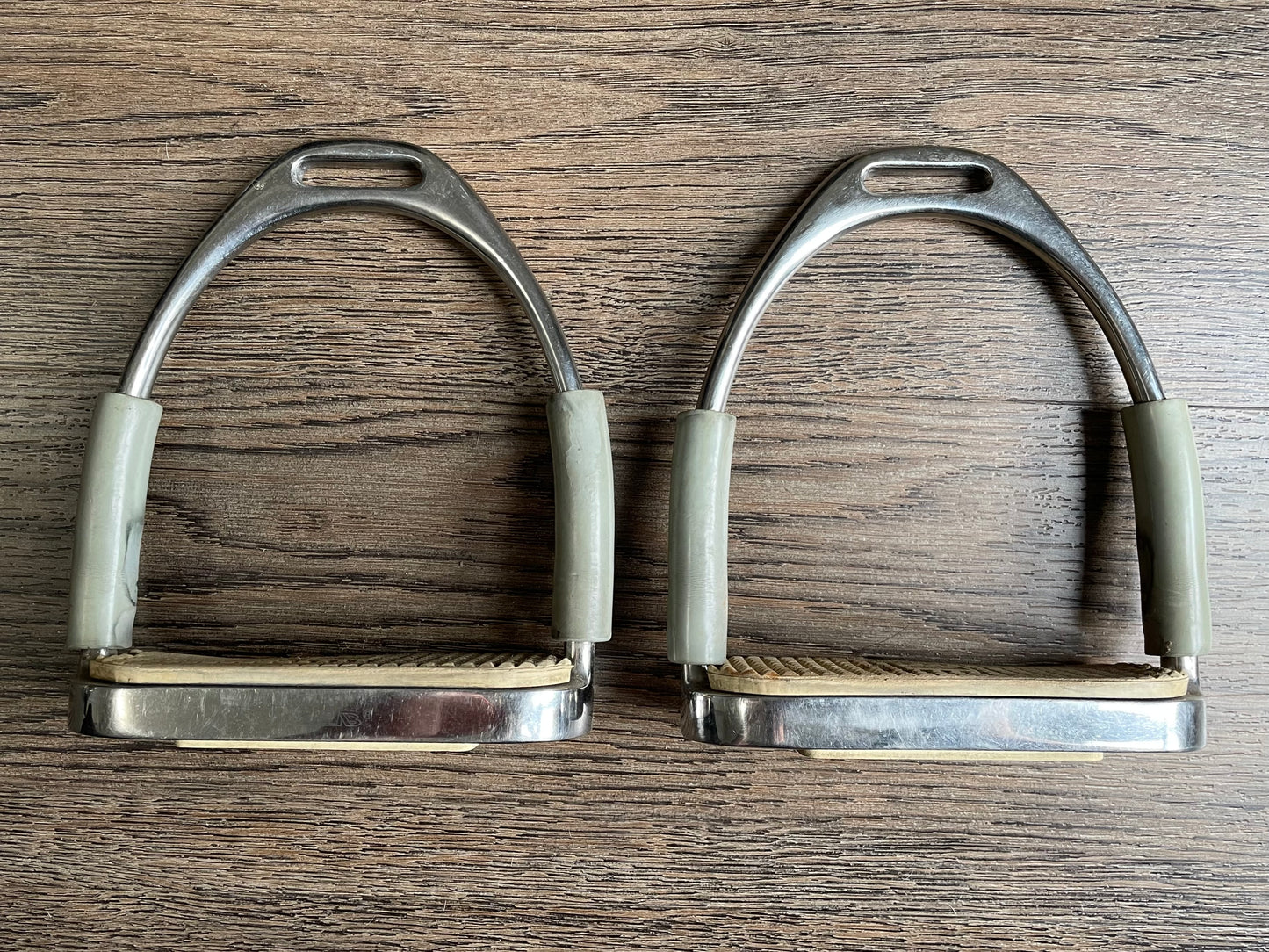 Étriers (branches articulées)